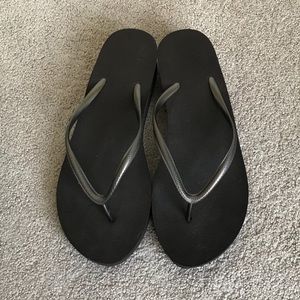 Women’s size 10 flip flop with platform